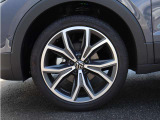 デザインパッケージ専用デザイン!215/45 R18タイヤ 7Jx18アルミホイール<マットダークグラファイト>