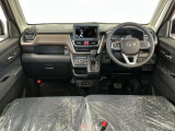 【インパネ】運転のしやすさを最優先に設計された見晴らしの良いフロントビュー。車両間隔が掴みやすく狭い道でも安心♪「安全」と「品質」を最優先に、安心してお乗りいただけるクルマを提供いたします。
