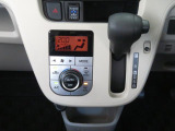 オートエアコンで暑い夏も寒い冬も快適な車内で運転出来ます。