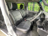 運転席まわりには十分なスペースがあり、大柄な方でもゆったり運転していただける環境です。