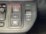 シフトはセレクトレバーのなくなったエレクトリックギアセレクターになっています。「e:HEV」搭載車ですので、日常シーンのほとんどをモーターで走行し、状況に応じあらゆる領域で優れた燃費走行を実現します。
