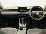 操作性に優れた運転席となります!小物入れや各ボタンの配置にこだわり、使いやすいです!座り心地もよく視認性も良好なのでロングドライブもお任せ下さい!