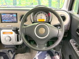 インテリアに合わせたデザインのステアリングは、運転される方のことも考え、運転しやすい形状、大きさです。是非一度、実際に触ってお確かめください。