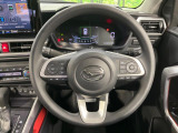 インテリアに合わせたデザインのステアリングは、運転される方のことも考え、運転しやすい形状、大きさです。是非一度、実際に触ってお確かめください。