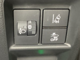 ハンドルの右側にはヘットライトリベライザーとHondaセンシング用の路外逸脱抑制機能のオンオフスイッチがついています。ヘッドライトリベライザーは道路状況や積荷の加重に応じてライトの高さを調節できます。