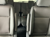 車外に出なくても運転席から3列目シートまで移動が可能です。子育てや荷物が多いときなど利便性が高いです