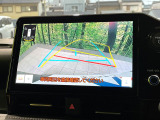 【バックカメラ】駐車時に後方がリアルタイム映像で確認できます。大型商業施設や立体駐車場での駐車時や、夜間のバック時に大活躍!運転スキルに関わらず、今や必須となった装備のひとつです!
