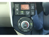 オートエアコンで快適な車内温度をキープ