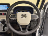 ステアリングスイッチ搭載!手を離さずに手元のスイッチで操作が可能。運転中、視線をそらさなくても操作ができて安全です!