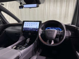運転の際、常に目にする部分だけにシックで飽きのこないデザインが良いですね。
