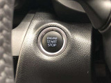 エンジンスタートスイッチです。キーが車内にあれば、エンジンの始動や停止はスイッチを押すだけ!キーを取り出す手間を省き、ワンプッシュで操作できるので簡単でスムーズです。