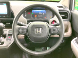 インテリアに合わせたデザインのステアリングは、運転される方のことも考え、運転しやすい形状、大きさです。是非一度、実際に触ってお確かめください。