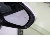 BSMを装備。さらに、後退時車両検知警報【RCTA】を搭載しています。バックで出庫する際に左右から接近する車両を検知し、ミラーのインジケーターの点滅と警報音で警告して安全確認をサポートしてくれます。