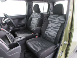 厚みがあって、座り心地のいいシート。運転席も助手席もリラックスしてゆったりと座れます♪