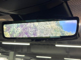 【デジタルインナーミラー】後席の大きな荷物や同乗者で後方が確認しづらい時でも安心!カメラが撮影した車両後方の映像をルームミラー内に表示。クリアな視界で状況の確認が可能です!