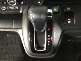 オートマチックシフトレバーは、手になじみ操作しやすい形状で安全運転にもつながります♪