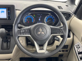 インテリアに合わせたデザインのステアリングは、運転される方のことも考え、運転しやすい形状、大きさです。是非一度、実際に触ってお確かめください。