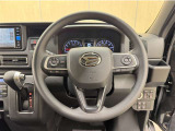 ステアリングスイッチ搭載!手を離さずに手元のスイッチでさまざまな操作が可能。運転中、視線をそらさなくても操作ができて安全です!