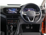 レザーステアリングにデジタルメーターです!車両情報、ナビをメーター画面内で確認できます)お客様の運転をサポートします!