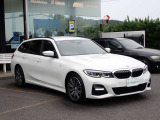 BMW在庫保有台数常時100台以上!ご来店の際はBMW本店(厚木市下荻野140-1)にご来店ください!弊社自慢の全天候型ショールーム!BMW在庫保有台数常時100台以上ございます!