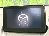 【マツダコネクトナビ】車内の雰囲気にマッチした一体型タイプのナビ。各種車輌設定やBluetooth再生等、様々な機能が楽しめます。直感的なダイヤル操作が可能で、使い勝手も良好です。