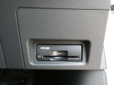 純正ETC2.0付 料金所もスムーズに通れ、割引料金の適用もあります。ビルトインできれいに収まっており、見た目もスマートです。