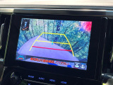 【バックカメラ】駐車時に後方がリアルタイム映像で確認できます。大型商業施設や立体駐車場での駐車時や、夜間のバック時に大活躍!運転スキルに関わらず、今や必須となった装備のひとつです!