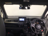 【前方視界】開放的な前方視界!運転がしやすく疲れにくいです♪窓が大きく、見通しがとっても良いおクルマですよ♪