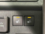 寒い日のドライブを快適にする運転席&助手席シートヒーターが付いてます。アクセサリーソケット(12V/120W)も装備されています。