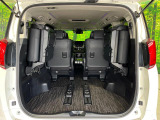 普段のお買い物や通勤、送迎等に十分な荷室スペースを確保しております。セカンドシートを倒すと、大きな荷物の積載も可能です♪