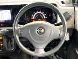インテリアに合わせたデザインのステアリングは、運転される方のことも考え、運転しやすい形状、大きさです。是非一度、実際に触ってお確かめください。