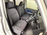 運転席シート廻りは使用感も少なく、良好な状態となっています。前オーナー様が丁寧に使っていたことがよくわかりますね。
