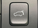 【パワーバックドア】スマートキーや運転席のボタンを押すだけでリアゲートが自動で開閉します!荷物を持っている時や、高い位置にあるバックドアを閉める際に便利な機能です♪