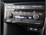 2ゾーンオートエアコン付きです!運転席側と助手席でそれぞれの温度調節が可能です!
