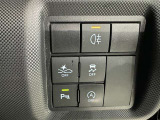 コーナーセンサーを車の前後に装備。障害物までの距離に応じて警告音を変えてお知らせ。縦列駐車時や駐車場・車庫などでの取り回しをサポートします。詳細は販売店スタッフまでおたずねください。