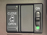 【パワースライドドア】スマートキーや運転席のスイッチでスライドドアの開閉が可能♪電動だから力を入れてドアを開ける必要が無く、小さいお子様でも、重い荷物を持っている時もラクに開け閉めできます♪