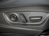 パワーシート搭載。微妙な調整が手軽にでき、ピッタリのポジションで運転することが可能です。