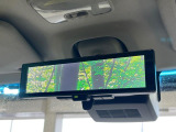 【スマートインナーミラー】後席の大きな荷物や同乗者で後方が確認しづらい時でも安心!カメラが撮影した車両後方の映像をルームミラー内に表示。クリアな視界で状況の確認が可能です!