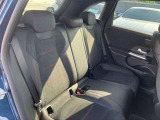 メルセデス・ベンツの定める厳しい基準をクリアしたお車のみをご案内させて頂きます。納車前整備はメーカー規定に基づき当店3Fの指定工場で入念に行なわれます。熟練のメカニックがお客様のお車を整備致します。