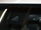 高いホールド性で運転姿勢が安定します。長距離ドライブでも疲れにくいのが魅力です。快適なドライビングライフをお送りください♪