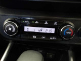 オートエアコンです。車内を設定温度に保ち、快適空間をキープします。