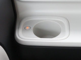 ホッとカップホルダーが運転席・助手席にあります。ホットドリンクをちょうど良い温度でキープしてくれる保温機能付で嬉しいです。