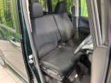 運転席まわりには十分なスペースがあり、大柄な方でもゆったり運転していただける環境です。