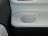 ホッとカップホルダーが運転席・助手席にあります。ホットドリンクをちょうど良い温度でキープしてくれる保温機能付で嬉しいです。