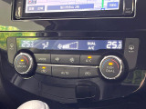 【左右独立型フルオートエアコン】運転席と助手席でそれぞれお好みの温度に設定可能。同乗者にも配慮した、快適な空調をお届け致します。
