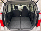 普段のお買い物や通勤、送迎等に十分な荷室スペースを確保しております。セカンドシートを倒すと、大きな荷物の積載も可能です♪