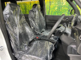 運転席シート廻りは使用感も少なく、良好な状態となっています。前オーナー様が丁寧に使っていたことがよくわかりますね。