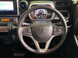 【純正革巻きステアリング】上質な革を使用することで、手にしっかり馴染みとても運転しやすいハンドルです♪