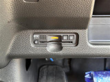 【ETC】有料道路を利用する際に料金所で停止することなく通過できる、ETC車載器(ノンストップ自動料金収受システム機器)が装備されています。セットアップを行うことで利用可能になります。