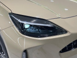 【LEDヘッドライト】悪天候や夜間走行時も良好な視界を確保し安心して運転できる高輝度LEDヘッドライトを装備!点灯速度が早く、消費電力も抑えられています。